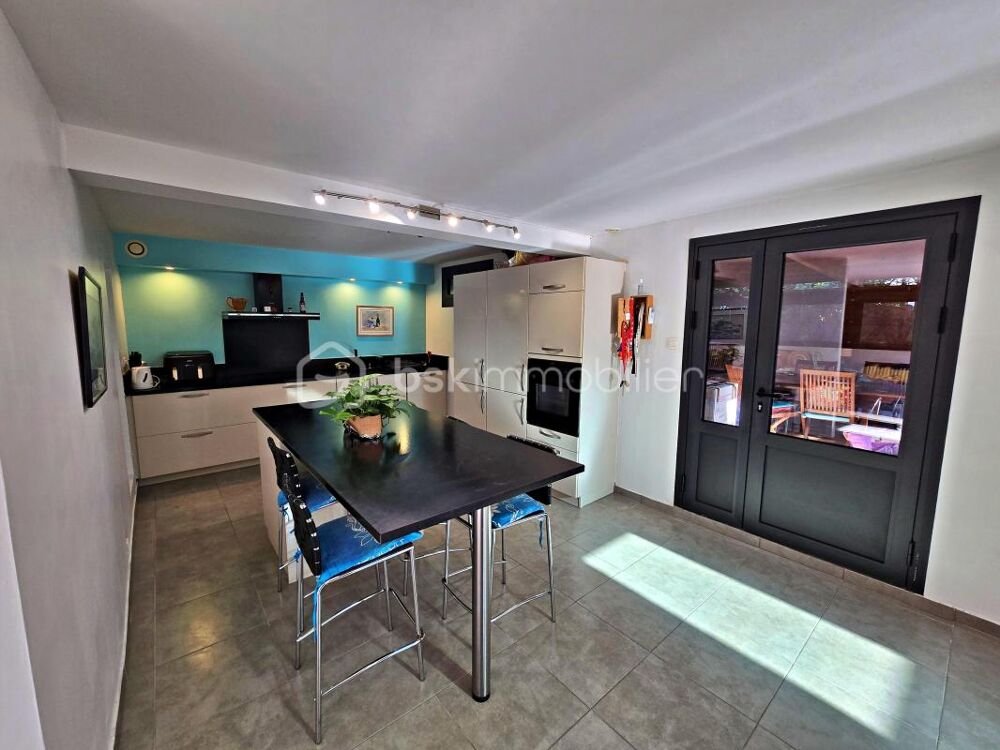 EXCLUSIVITÉ  À 100 m de la mer  Maison T5 + Duplex indépendant  Idéal famille, investissement ou projet multigénérationnel