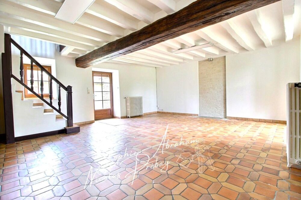 Maison en pierres avec cour et jardin