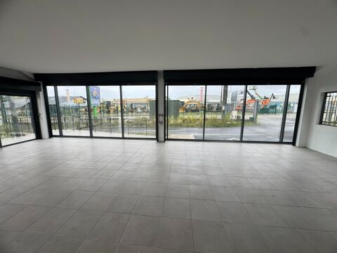   Magnifique surface commerciale de 340 m2 à louer Sortie de Cayenne 