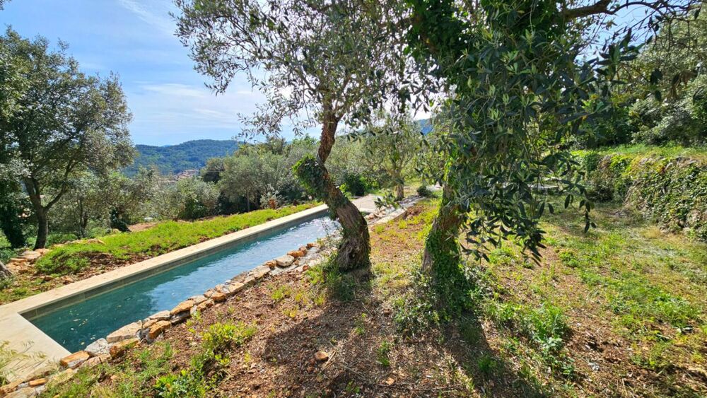 Claviers , Var . Villa contemporaine avec vue dégagée, piscine et terrain de 5800 m²