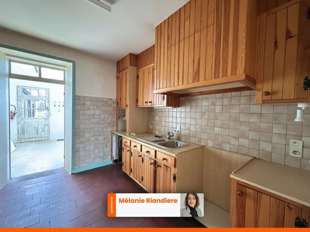 Vente Maison Maison de ville avec jardin d'environ 90 m�, 3 chambres, d�pendances et fort potentiel Durtal
