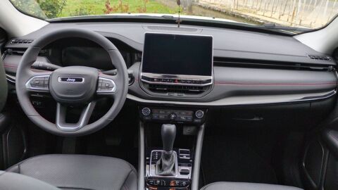 Compass 240 Plug in Hybrid 180 EAWD Trailhawk - Automatique 2024 occasion 24400 Beaupouyet