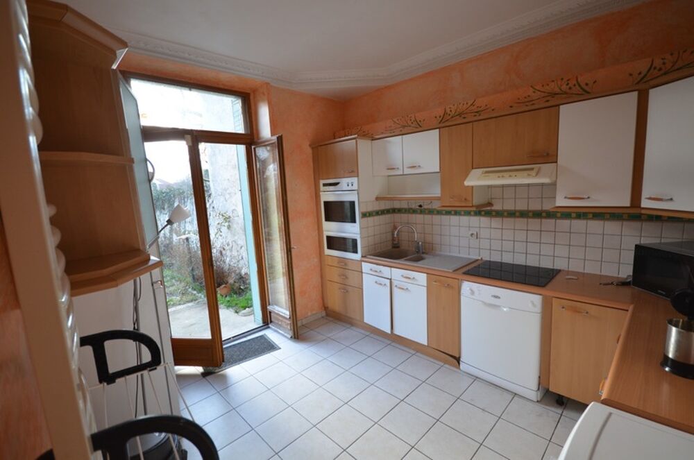 Vente Maison Proche de LA FERTE SOUS JOUARRE (77) à vendre maison de 7 pièces avec local commercial La ferte sous jouarre