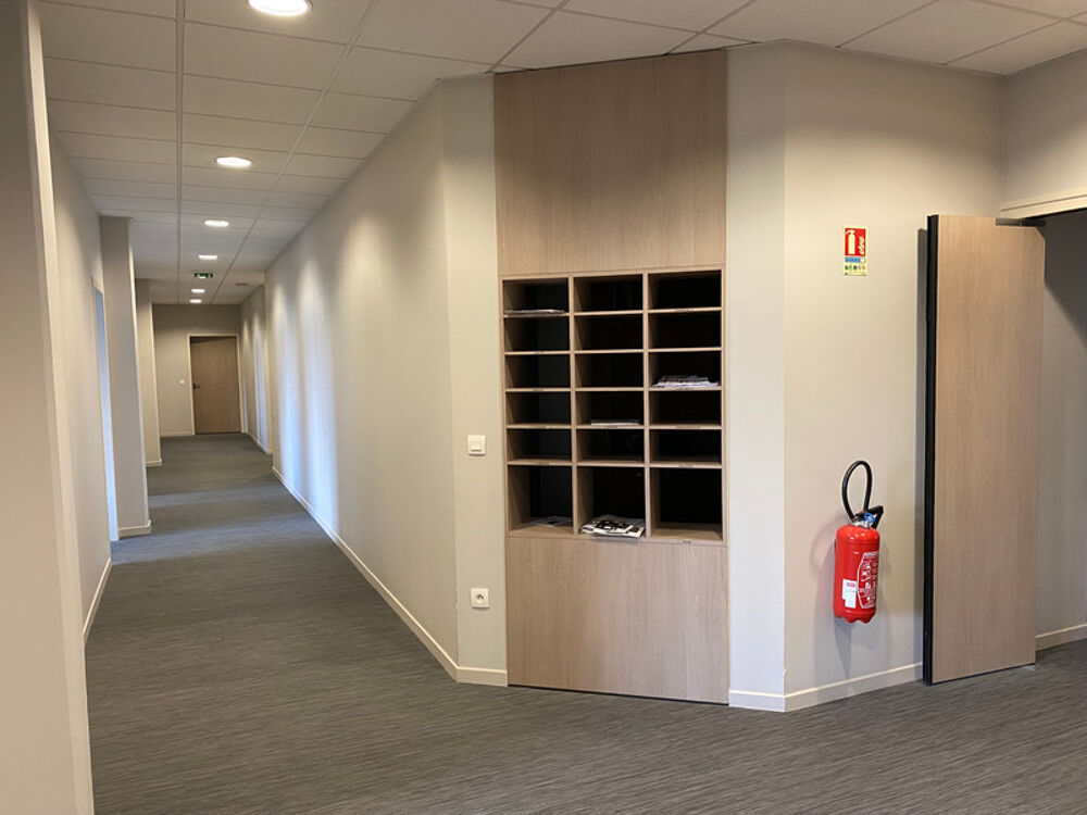   Local/bureau à vendre ROUBAIX (59) Eurotéléport, Mac-Arthur GLEN:,16 à 24 bureaux totalisant 637m2+6 parkings, Possibilté 13 Roubaix