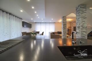  Propriété/château à vendre 8 pièces 205 m²