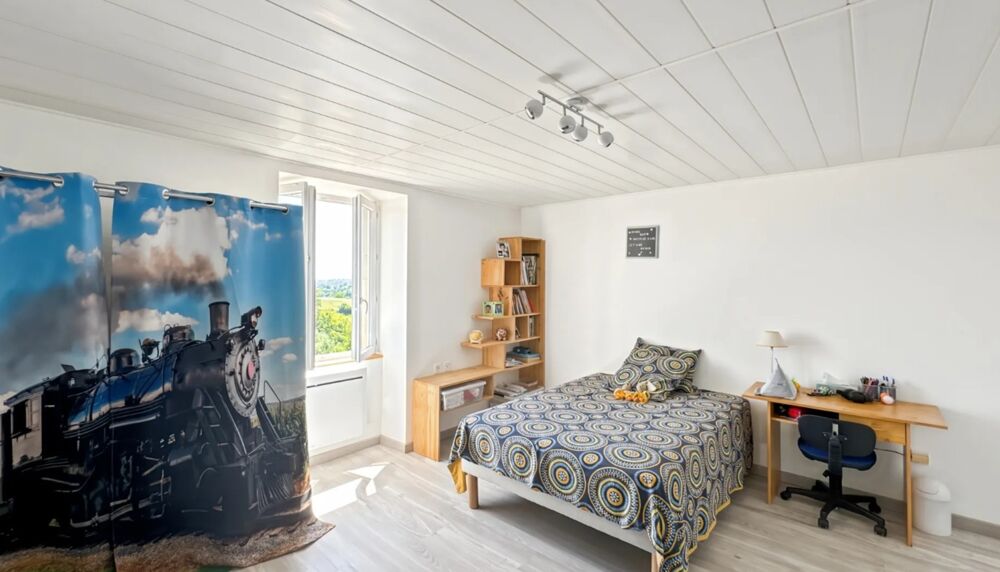 Belle propriété 6 pièces SAINT LAURENT EN BRIONNAIS + 1 Ha et des écuries (71)