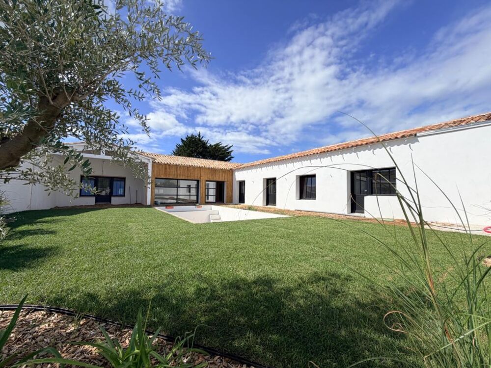 Vente Maison Bois Plage en Ré Maison neuve de plain-pied avec piscine, jardin et quatre chambres villa Haut de gamme Le bois plage en re