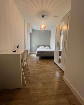  Appartement à louer 6 pièces 80 m²