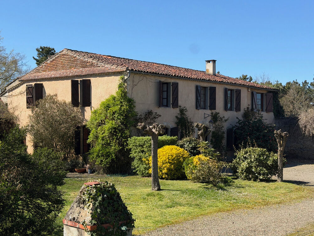 Maison à vendre 8 pièces proche de MARCIAC (32) - 302 m2 - terrain de 7318 m2 - 4 chambres - dépendances et piscine
