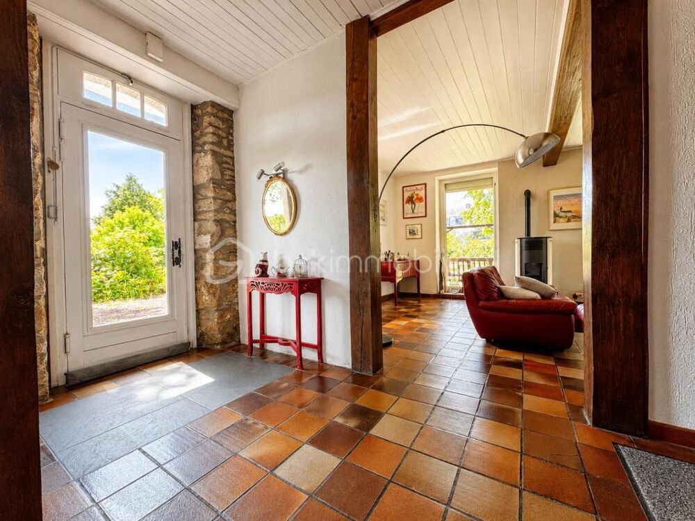 Maison de caractère 8 pièces avec jardin clos et potentiel dévolution