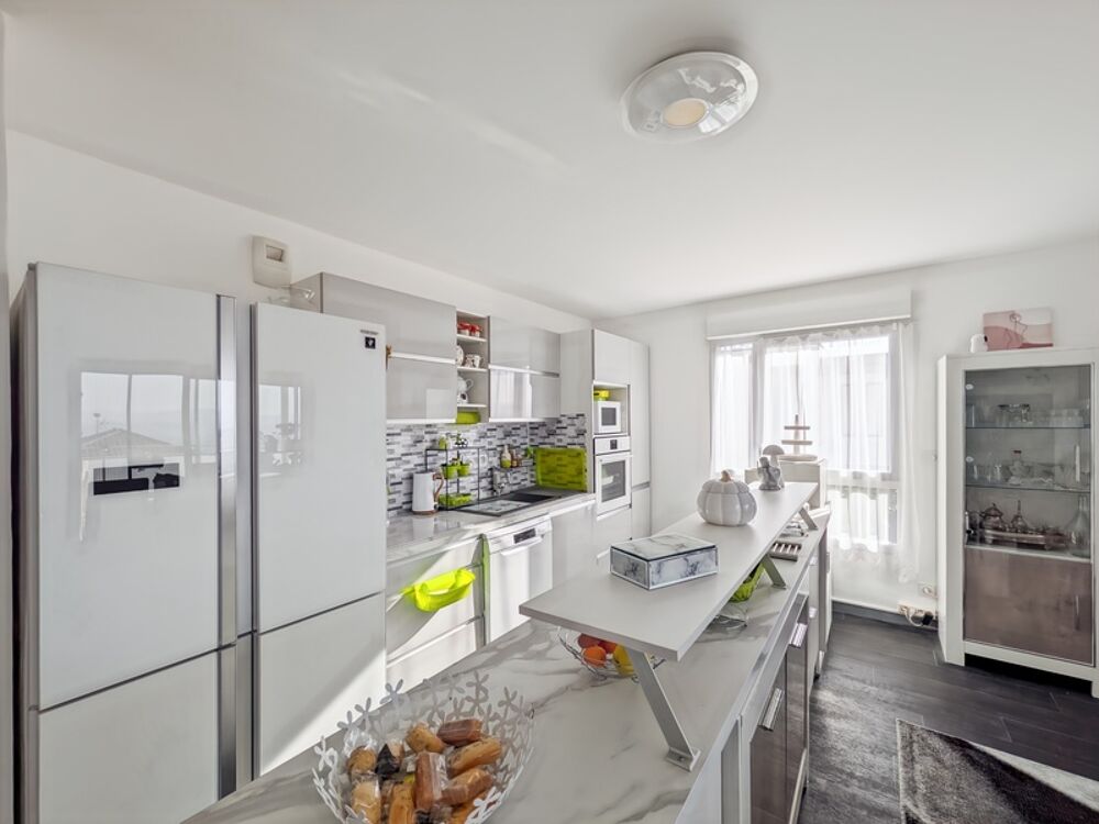 Vente Appartement À vendre appartement 4 pièces EVIAN LES BAINS (74) - Magnifique T4 récent avec vue panoramique sur le lac Léman Evian les bains