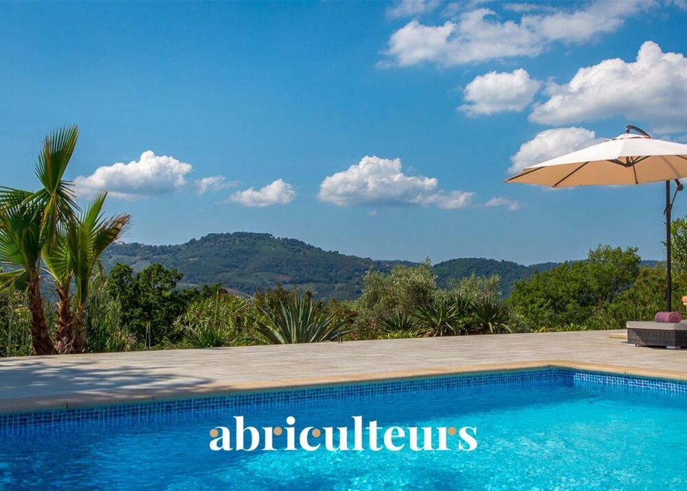 Exceptionnelle bastide provençale de 345 m²  Vue panoramique, piscine chauffée et potentiel locatif