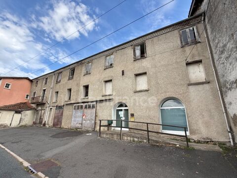 B&Acirc;TIMENT DE 420 M2, BUREAUX, 2 GARAGES DE 60 ET 80 M2, CR&Eacute;ATION PLUSIEURS HABITATIONS, COUR, STATIONNEMENT 39000 42430 Saint just en chevalet