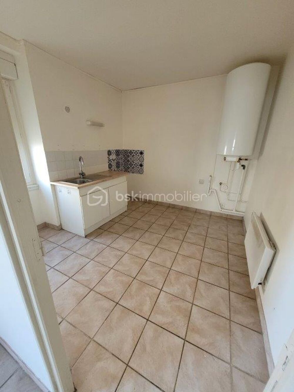 Vente Immeuble Roanne, immeuble de rapport 7 appartements - 6 garages - caves -Proche centre, entièrement rénové Roanne