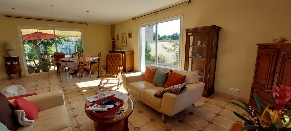 Vente Maison Maison à vendre 6 pièces - 149m2 - 4 chambres - double garage  LUCON (85) Lucon