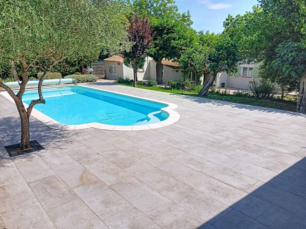 Vente Villa Villa sur 1700m² de terrain avec piscine, appartement et garage - LE VAL Le val