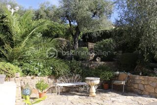 Vente Villa Opio, deux appartements ou maison familiale avec piscine, commodités à pied Opio
