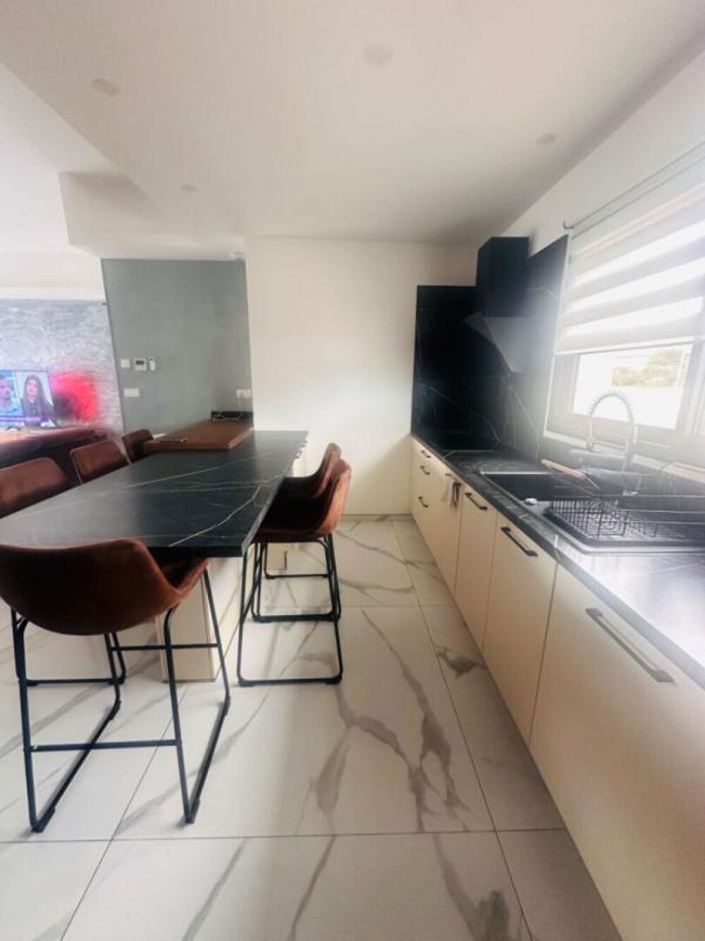 Maison 4 pièces 110 m2 contemporaine de plain-pied avec piscine
