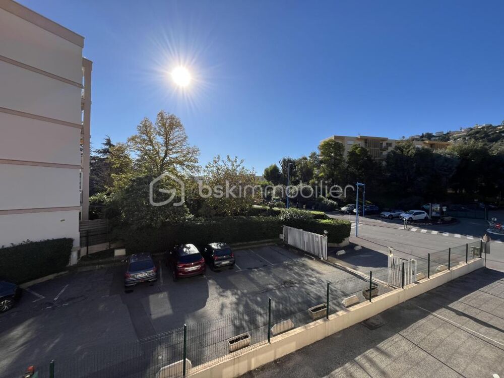 Appartement lumineux 3 pièces  115 m²  Proximité commodités  Côte dAzur