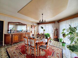 Maison  vendre 8 pices 210 m