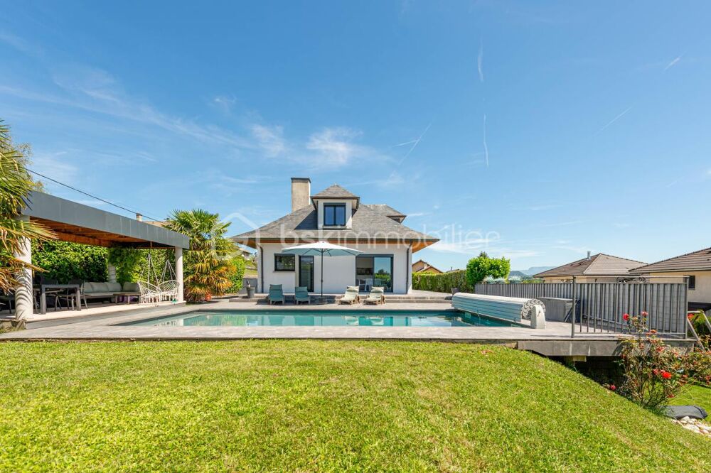 Magnifique bâtisse de caractère rénovée / Piscine / Sous-sol