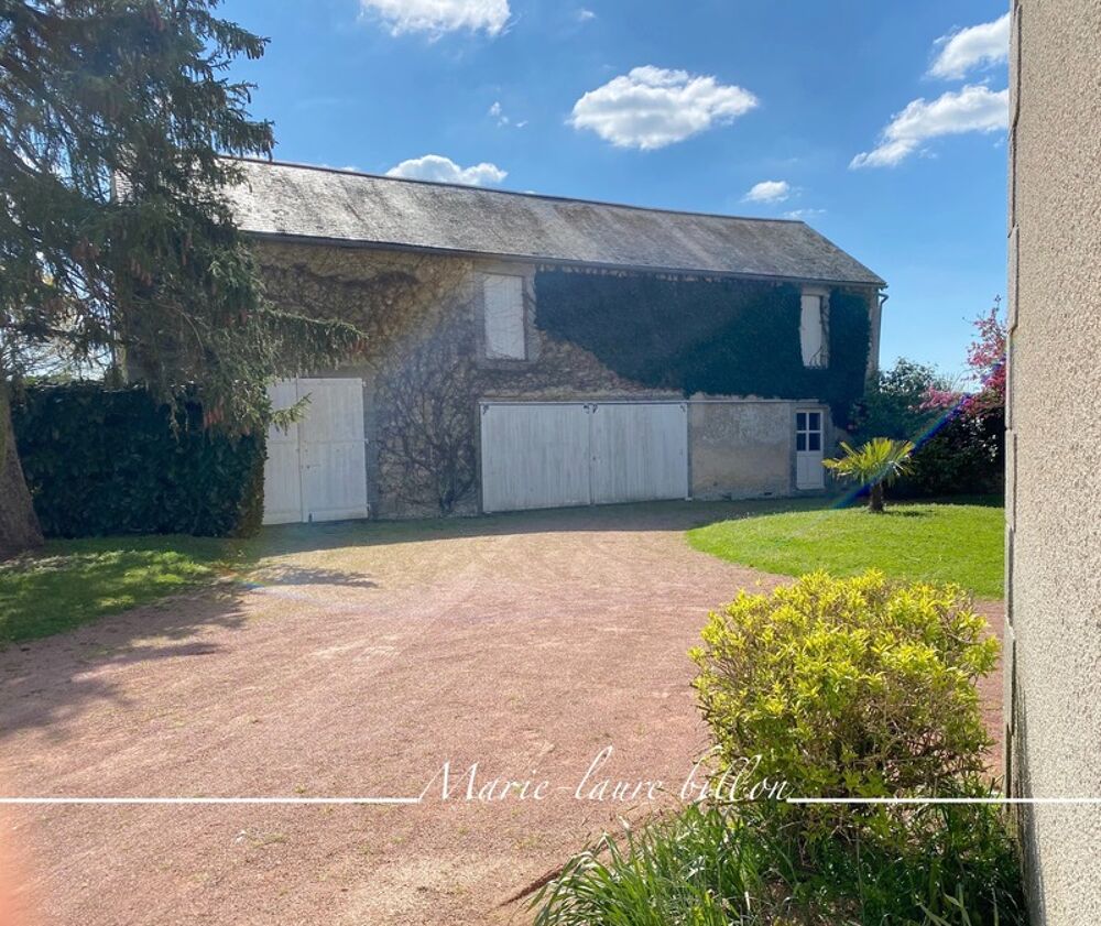 Dpt Deux Sèvres (79), à vendre NUEIL LES AUBIERS maison bourgeoise de 222 m² + dépendances et terrain de 1 041 m²
