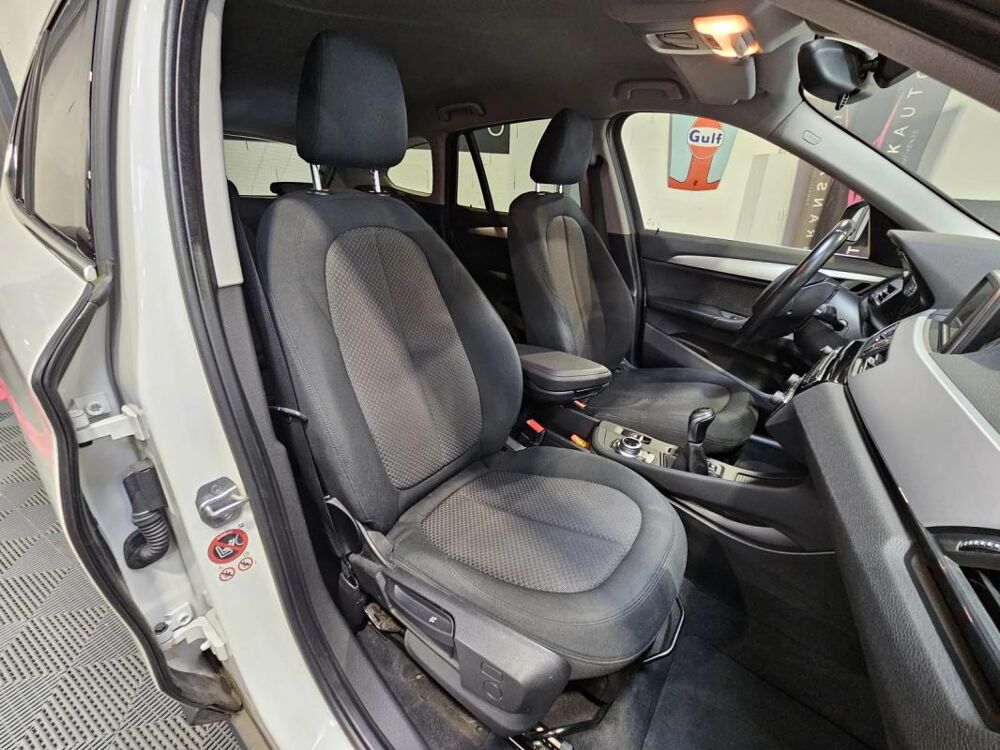 X1 (F48) 16d sDrive 1.5 d 12V 116 cv Business 2016 occasion 35520 La Chapelle Des Fougeretz