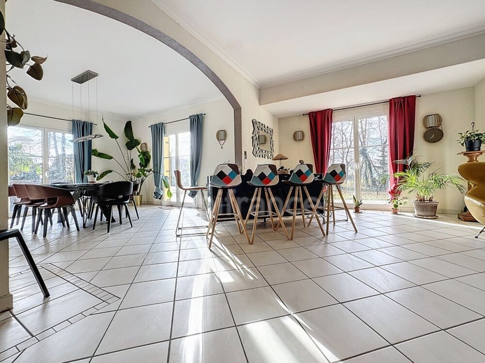 Maison à vendre 8 pièces GEX (01)