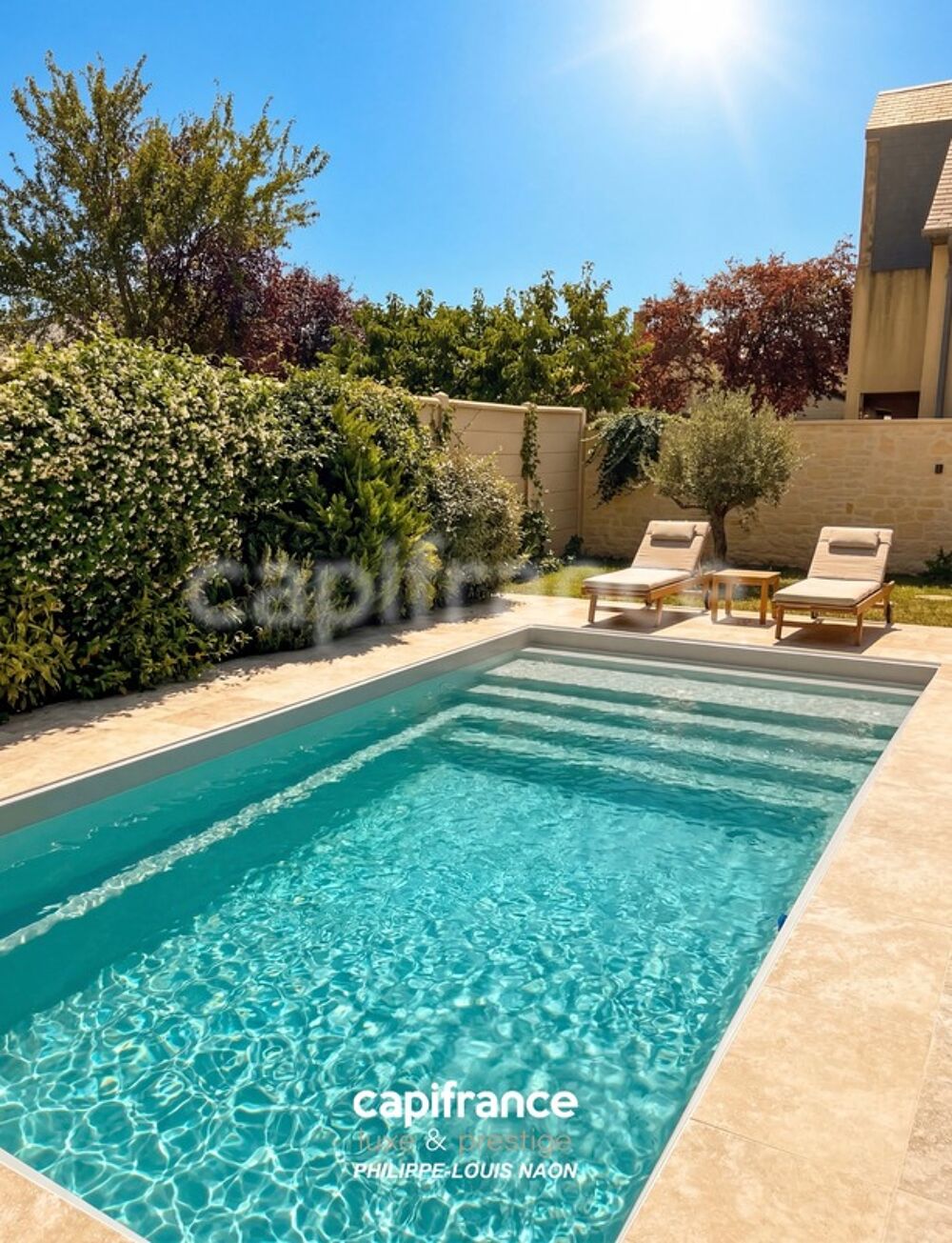 SUPERBE DEMEURE RÉNOVÉE AVEC 5 CHAMBRES, UN DOUBLE GARAGE ET UNE PISCINE !