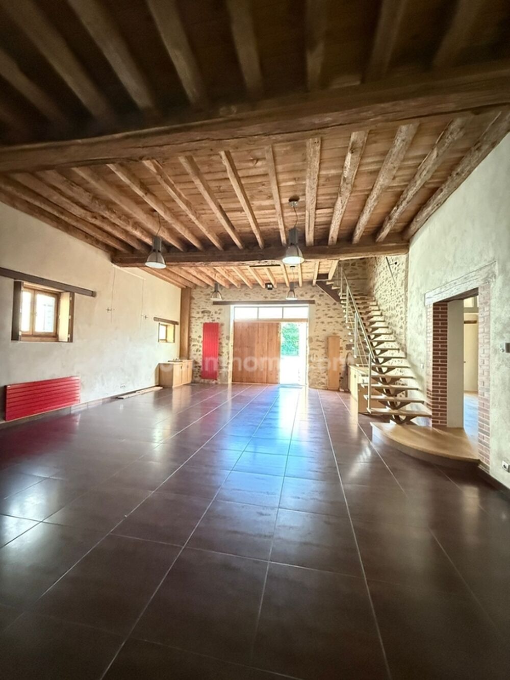   DUN LE PALESTEL SUPERBE GRANGE RENOVEE AVEC GOUT A USAGE PROFESSIONEL ET/OU D'HABITATION OU DE GARAGE Dun le palestel