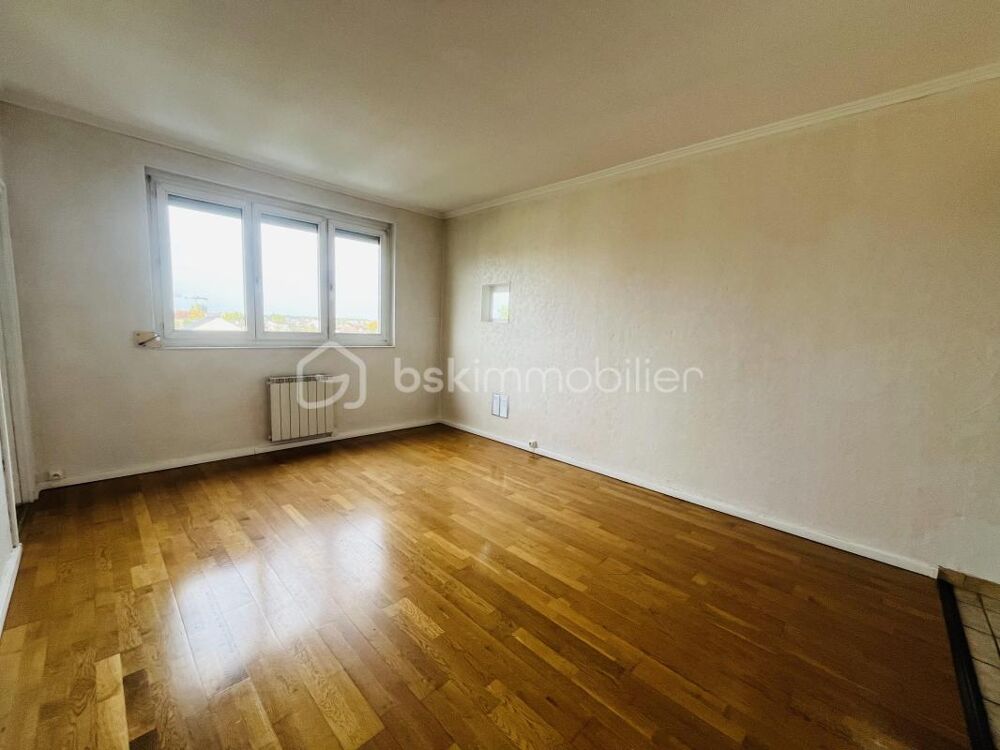 Appartement T4 dans résidence familliale avec cave et box
