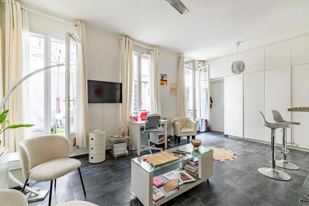 Studio de 33 m² avec terrasse à ND de Lorette, paris 9e