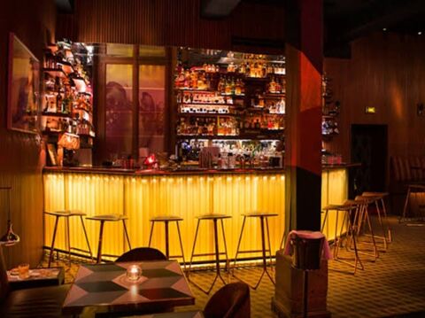   Pentes de la Croix-rousse : BAR/PUB/CLUB  Licence IV cause départ retraite conviendrait concept Speak-easy 
