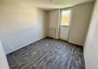  Appartement à louer 5 pièces 86 m²