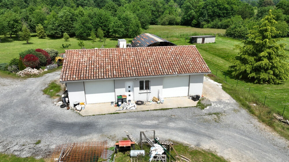 Villa contemporaine de 2017, 4 garages, carport, piscine, pool house, terrain boisé de 8450 M2