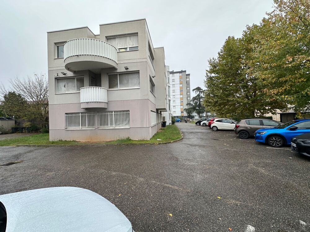   Bureau à louer VENISSIEUX (69), à 50m du périphérique, bureaux d'une surface totale de 74,57 m² + 3 places de parking Venissieux