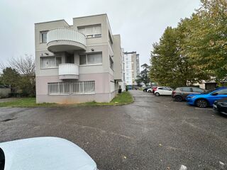   Bureau à louer VENISSIEUX (69), à 50m du périphérique, bureaux d'une surface totale de 74,57 m² + 3 places de parking Venissieux
