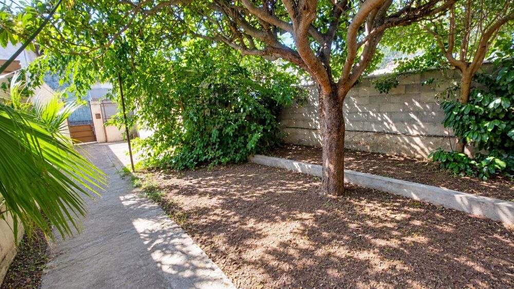 AVIGNON  Quartier Croix Rouge  Maison 5 pièces avec garage et jardin arboré