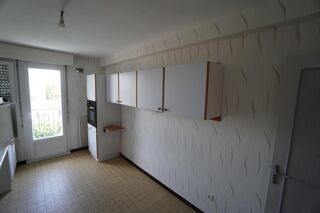 Appartement à louer 4 pièces 80 m²