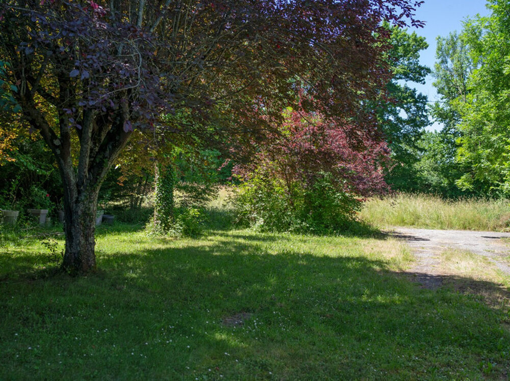 Dpt Haute Garonne (31), à vendre VILLENEUVE LECUSSAN maison à rénover T5 de 107m² habitables + abris voitures sur 730m² de terra