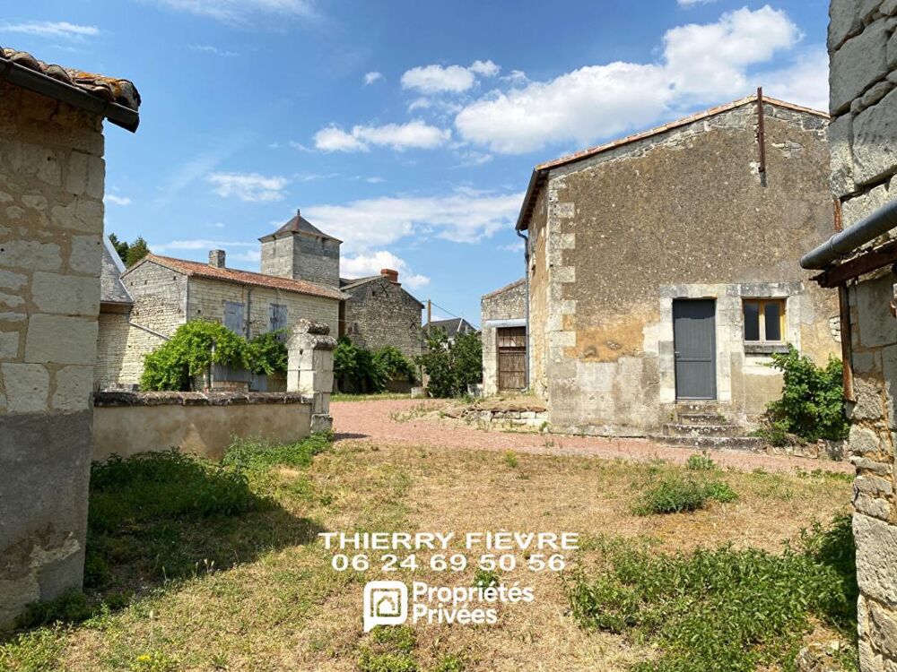 A VENDRE CURÇAY SUR DIVE - ENSEMBLE IMMOBILIER RÉNOVÉ ET À RÉNOVER SUR 1500 M2 DE TERRAIN
