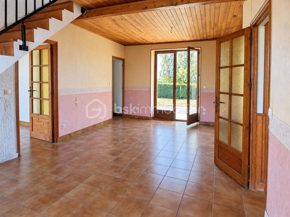 Vente Maison Belle affaire à saisir ! Charmante maison de 3 chambres avec sous-sol et grand terrain clos de 1 024 m², au calme absolu, à seul Longueville