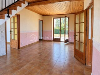 Vente Maison Belle affaire à saisir ! Charmante maison de 3 chambres avec sous-sol et grand terrain clos de 1 024 m², au calme absolu, à seul Longueville