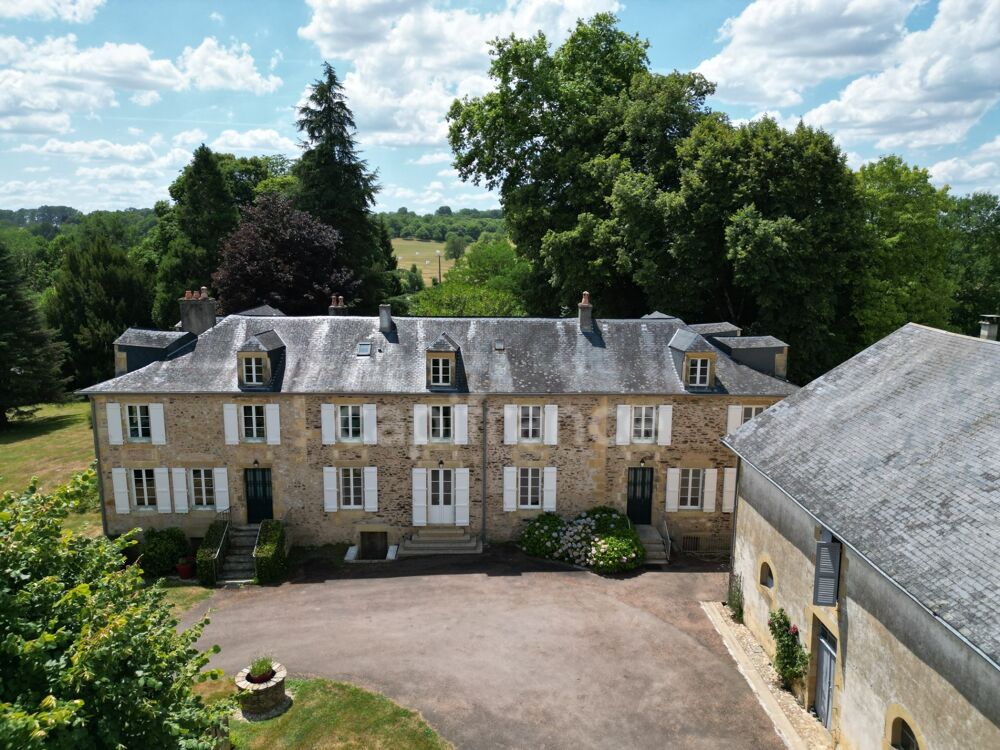 Maison de maitre à vendre 13 pièces LANOUAILLE (24) 2.6 hectares