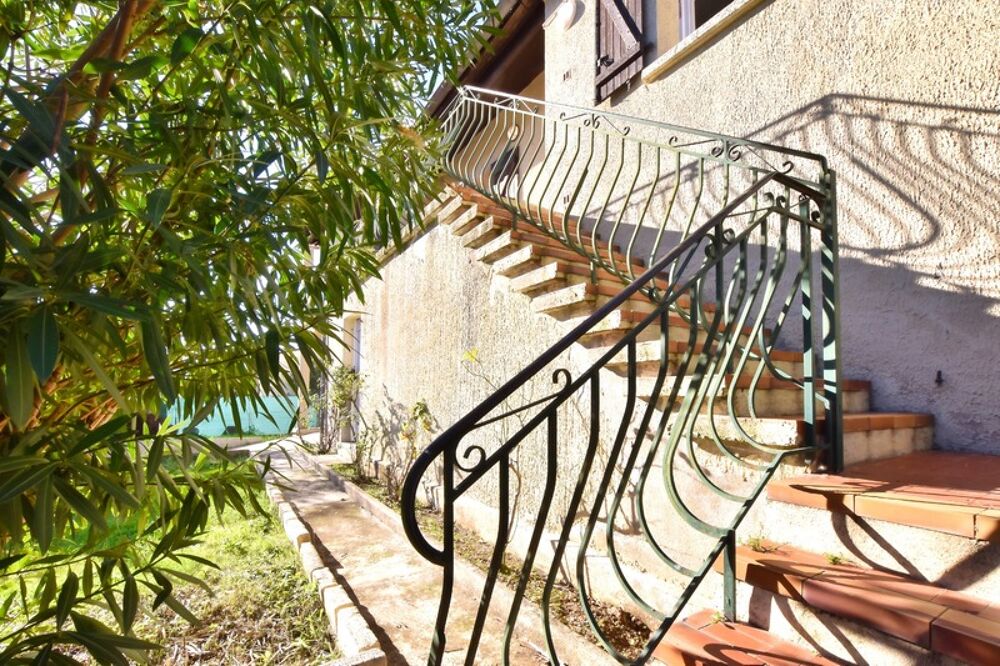 Grande demeure avec jardin et garage