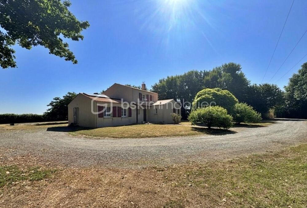 Maison spacieuse à vendre, idéal pour familles - Emplacement paisible