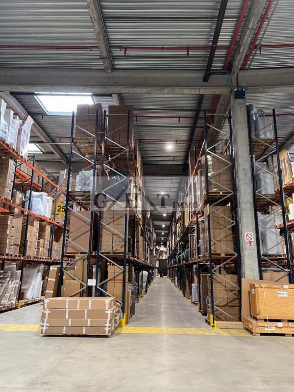   Entrepôt logistique de 4 970 m² à louer – Accès direct A15 