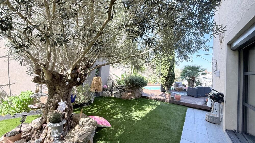 Demeure de caractère en pierres ! 320 m² habitables avec piscine sur une parcelle totale de 517m²+ Appartement T3 indépendant lo