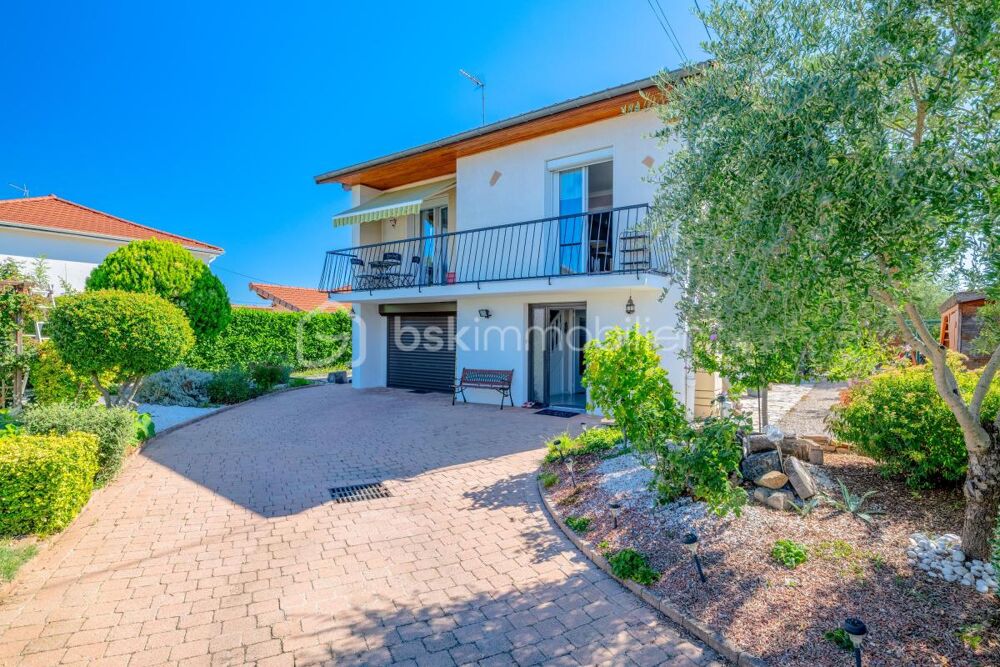 Maison individuelle avec jardin et piscine
