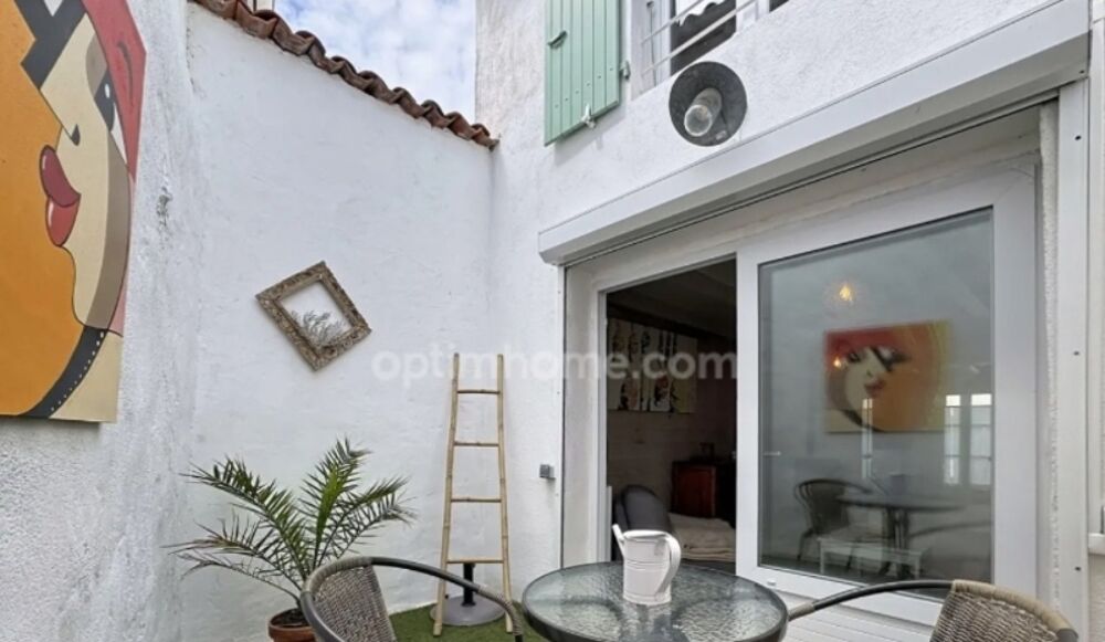 Maison de village A SAINT CLEMENT DES BALEINES AVEC UN PATIO EXTERIEUR